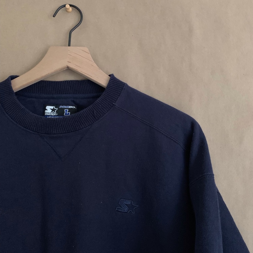 Vintage Crewneck Starter sweater.